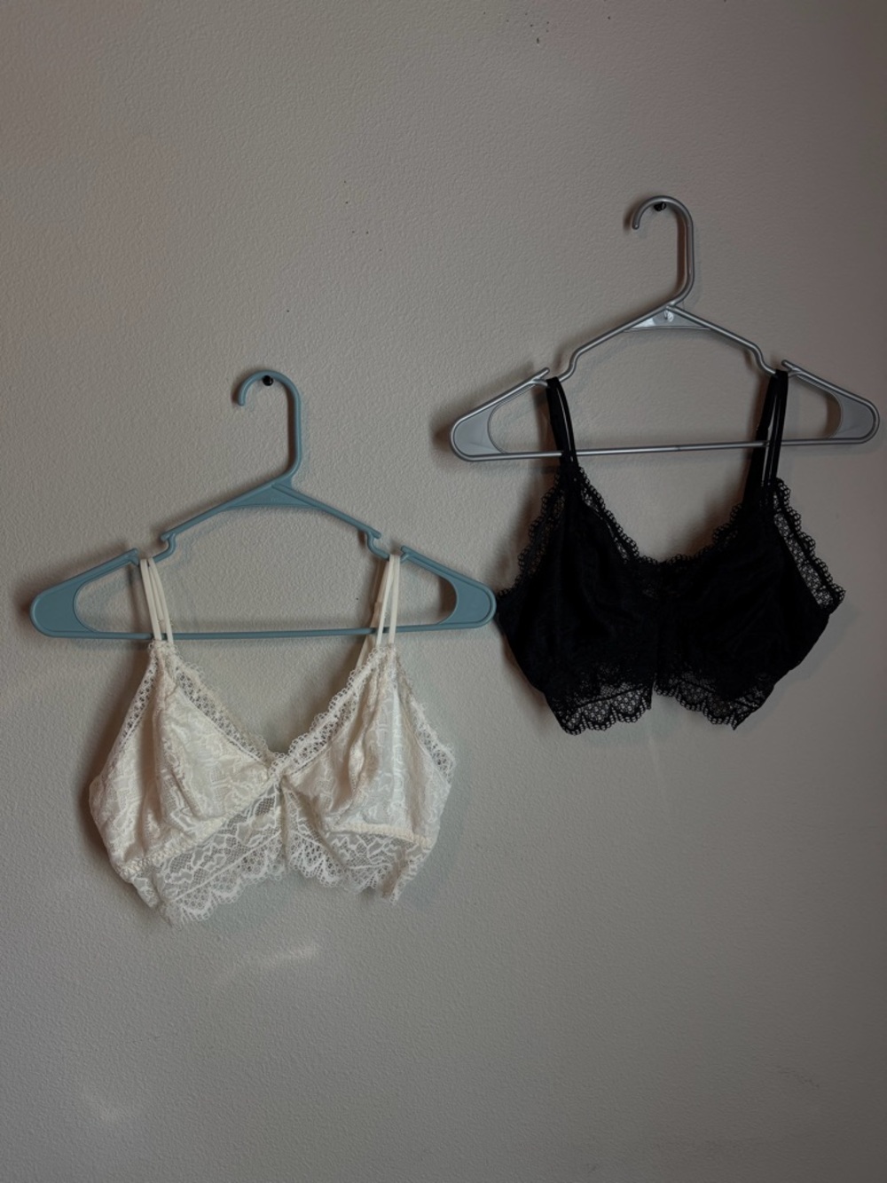 Women’s Soma Bralette Set Of 2 Embraceable Lace Bralette Large Lot Of 2 Lacey